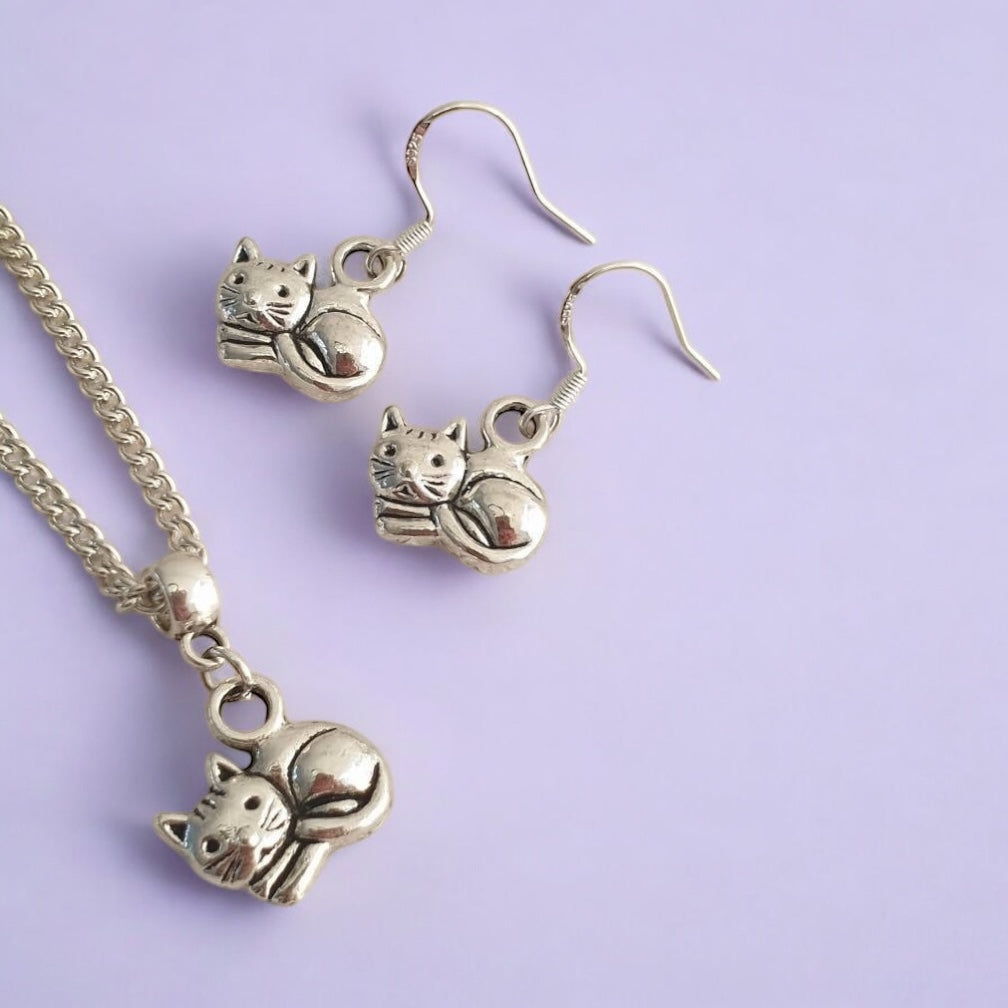 Cat Charm Jewellery Set, Dangly Earring And Necklace Set In Gift Bag, Cord Or Chain Options, Cat Lover - Premium from Etsy - Just £8.99! Shop now at Uniquely Holt